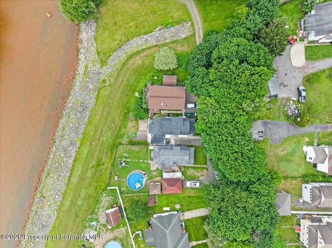 Photo - 402 N River St