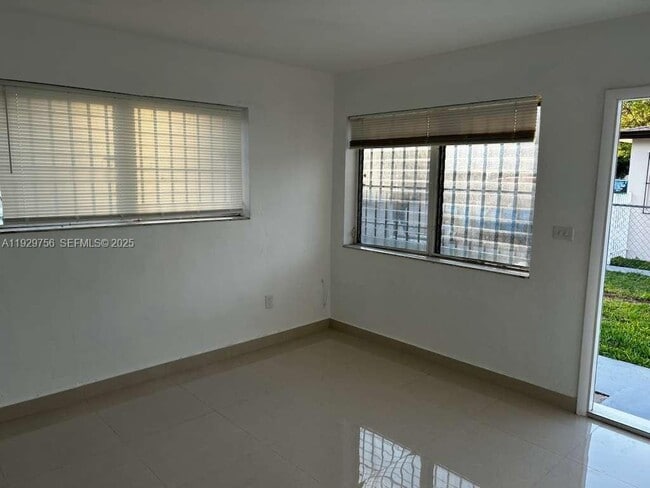 Photo - 3120 NW 19th Ave Unidad 1