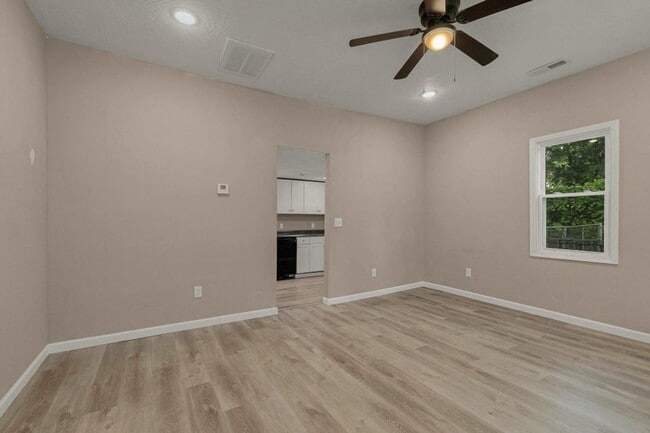 Photo - Cozy 2 Bedroom/1 Bath Home