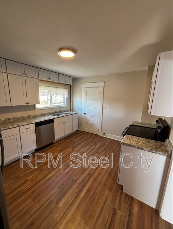 Photo - 1938 E 6th St