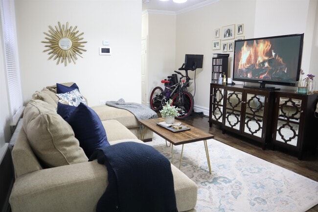 Photo - 408 Woodlawn Ave