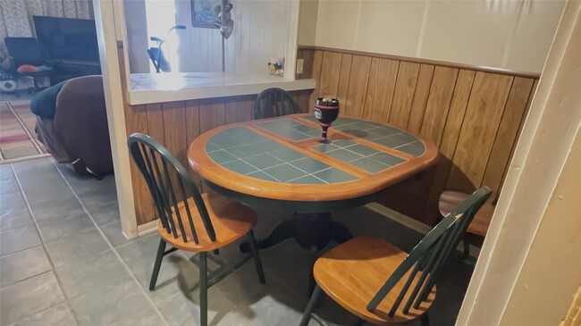 Building Photo - 17 Manor Way