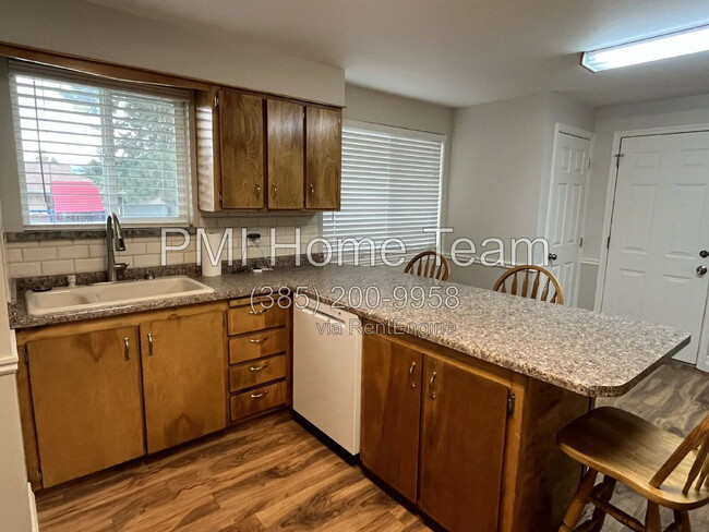 Photo - 215 Cobblecreek Rd
