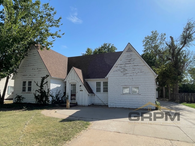 Building Photo - 405 Hyde Park Dr