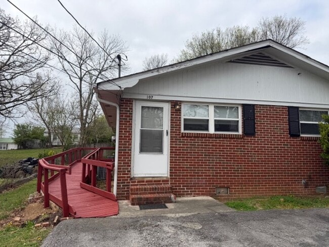 Photo - 107 Jackson St NW