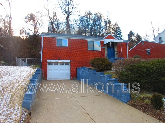 Photo - 1097 Roseanne Ave