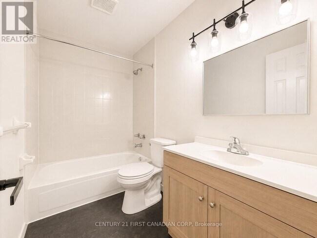 Photo - 925 Lawson Rd