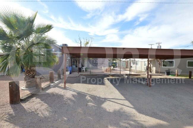 Building Photo - 901 N Arbor Ave