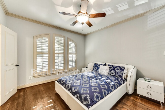 Photo - 3822 Brown St