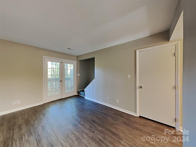 928 Hearthridge Ct Unit B