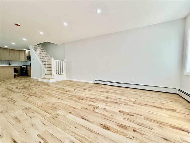 Photo - 1499 E 52nd St Casa