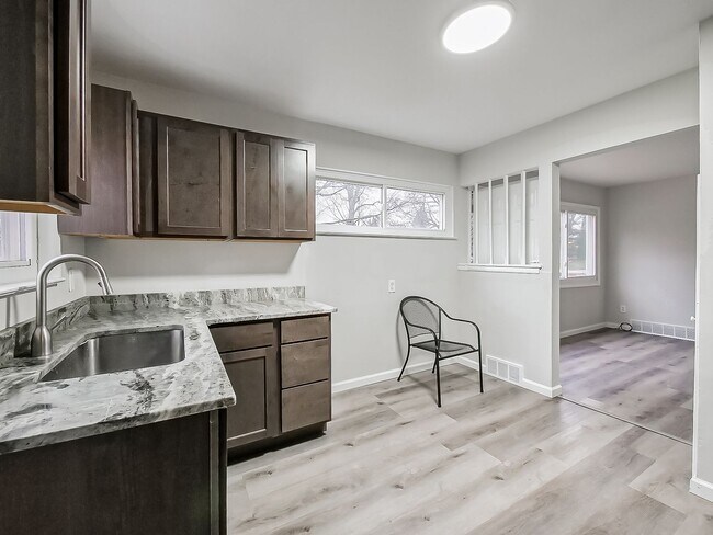 Photo - AVAILABLE NOW! Charming 3-Bedroom Home in Prime Pontiac Location