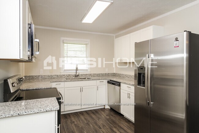 Photo - 2931 Birchwood Way SW