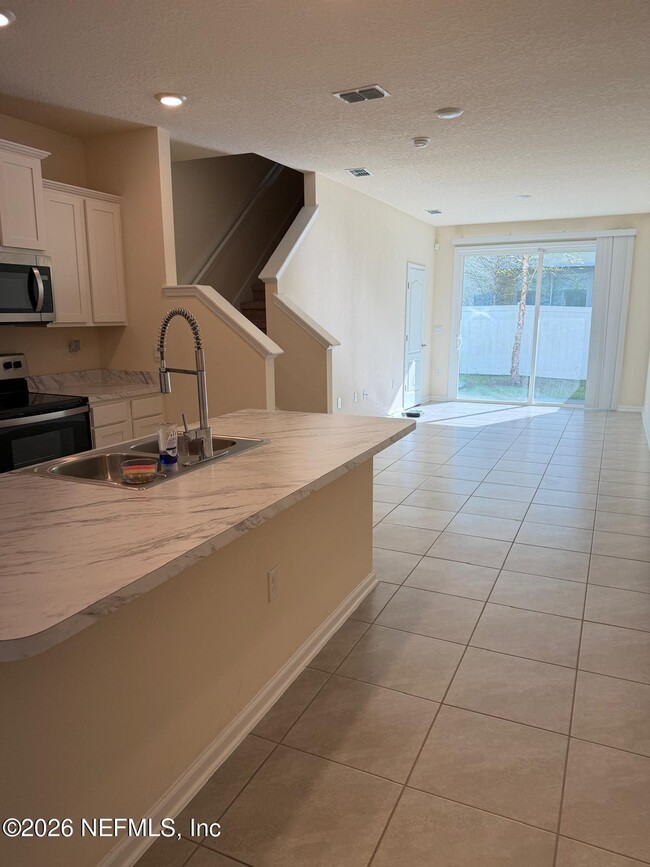 Photo - 855 Centennial St