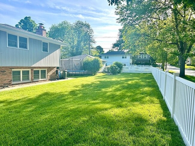 Photo - 106 S Bruner St