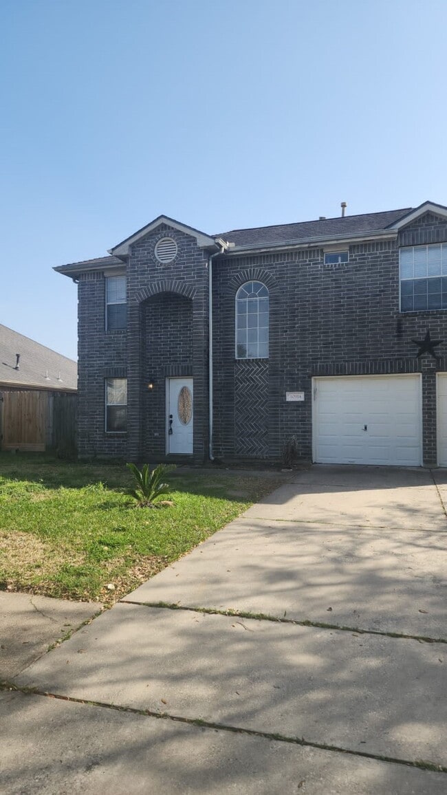 Building Photo - 10914 Spruce Dr N Rental