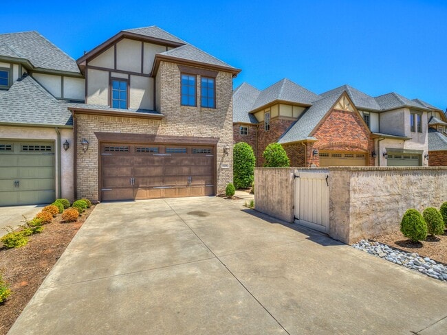 Building Photo - Luxury Edmond Townhome Overlooking Waterfa...