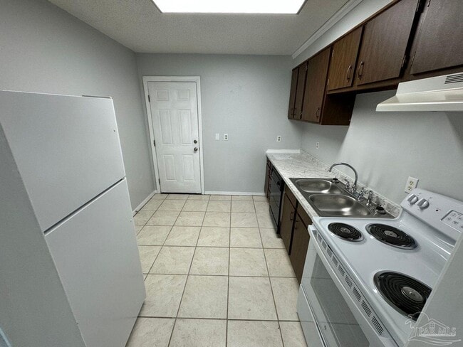 Photo - 407 Schubert Dr