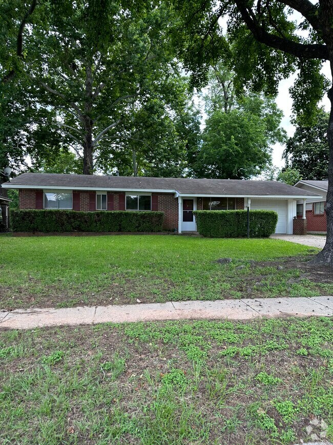 Building Photo - 1811 Lake St Rental
