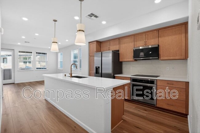 Photo - 21061 Story St