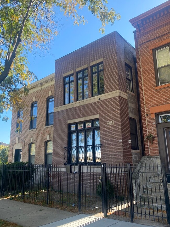 Photo - 2337 W Maypole Ave Condo Unit 1