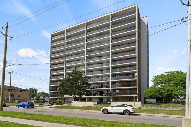 Photo - Royal Tower Apartments