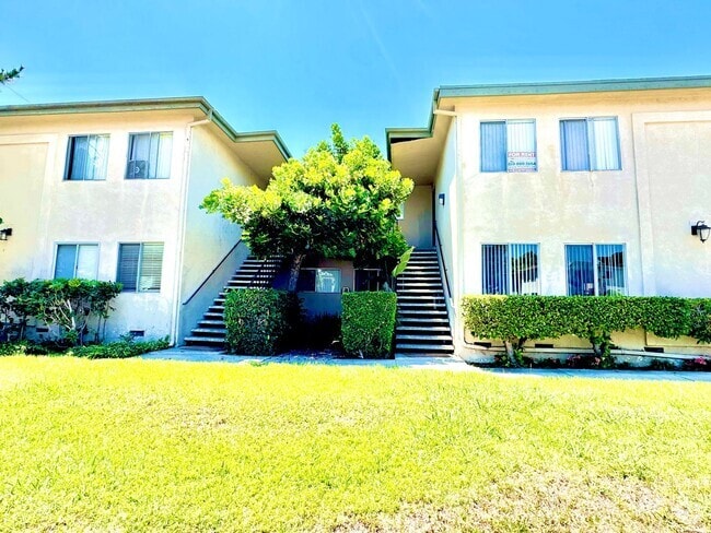 Building Photo - 850 Eucalyptus Ave Unit 4 Rental