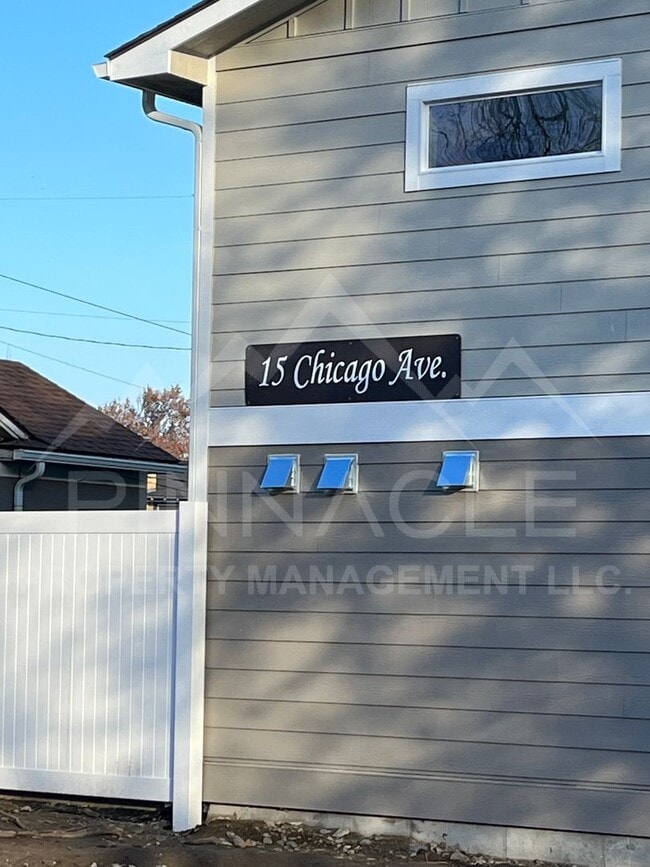 15 Chicago Ave Unit B