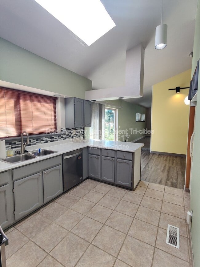 Photo - 1607 Putnam St