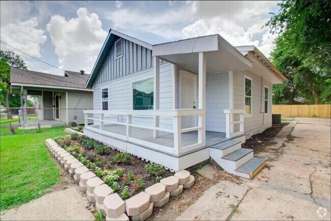Building Photo - 4714 Nichols St Rental