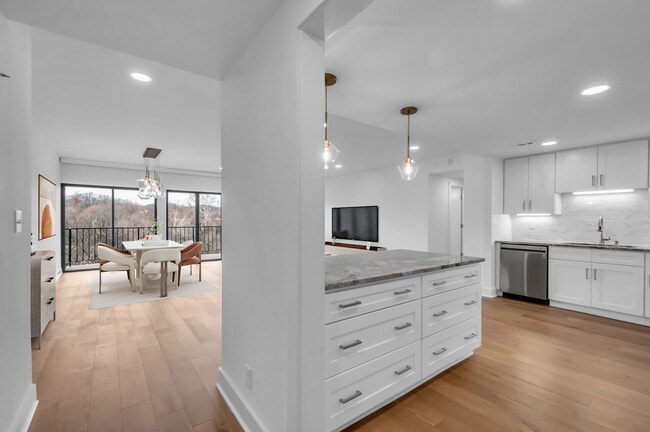 Photo - 6666 Brookmont Ter Unit 707