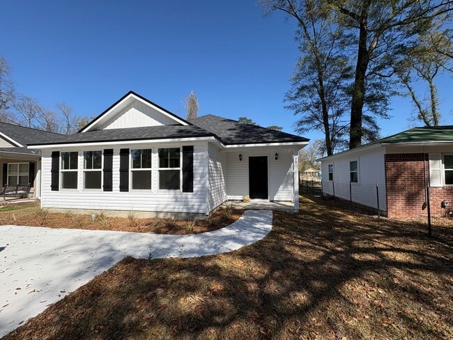 Building Photo - 4-Bedroom Available in Wakulla Gardens