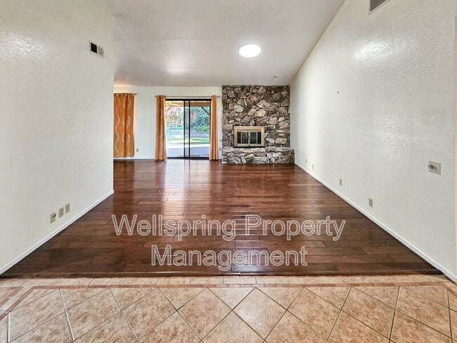 Photo - 413 Mt Rainier Pl