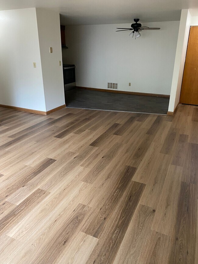 Photo - 451 S Main St