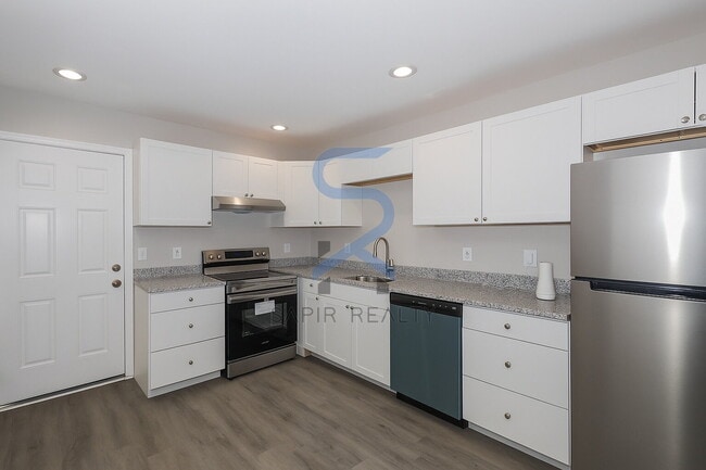 Photo - 157 Polar Rock Dr SW