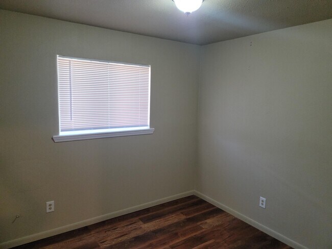 Photo - 9 Parkland Cir