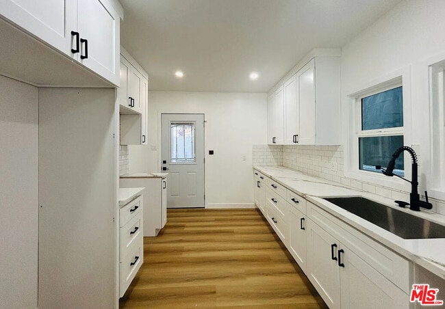 Photo - 14726 Friar St