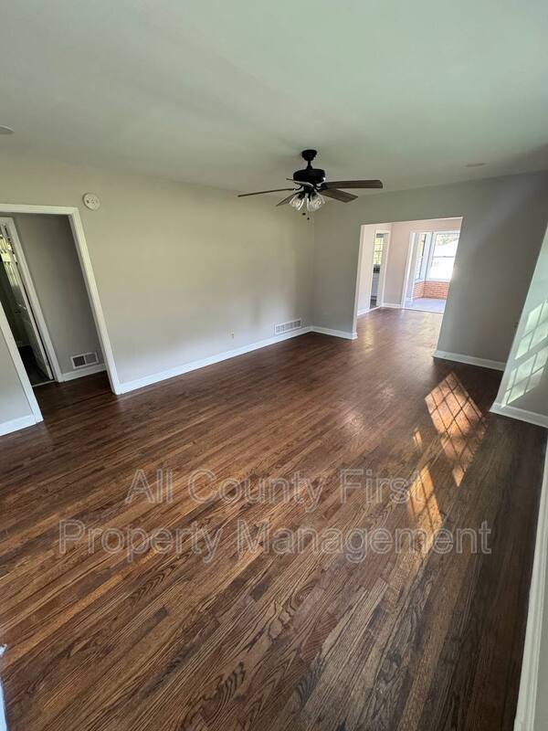 Photo - 1093 Fayetteville Rd SE