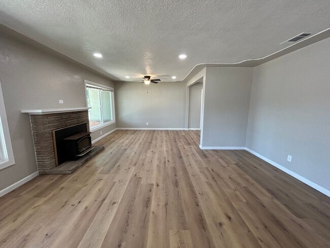 Photo - 1404 Grape Ave