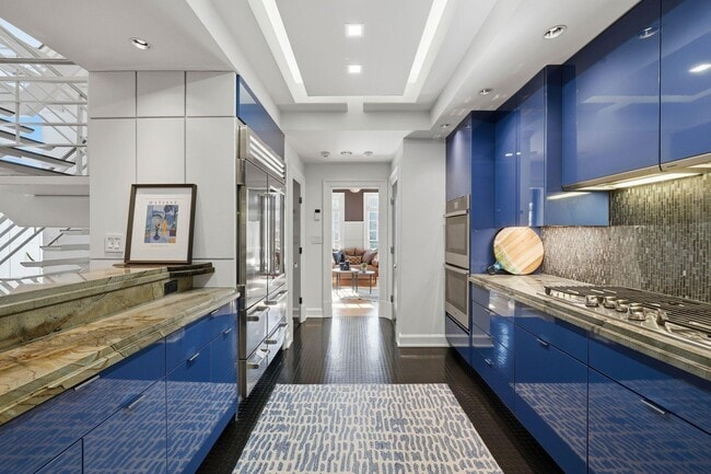 Photo - 1124 Dilworth Crescent Row