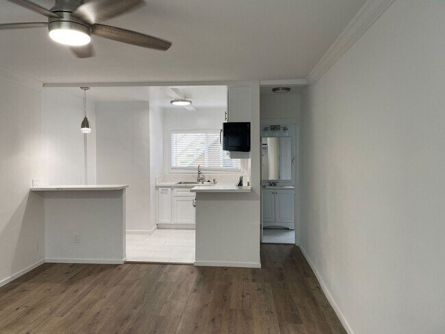 Photo - 1136-1160 N. El Centro Ave