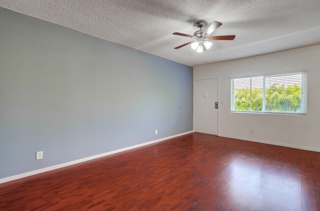 Photo - Apartment Building in Park Mesa Heights wi...