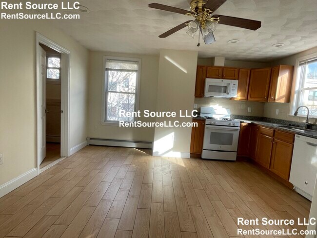 Photo - 1094 Cambridge St