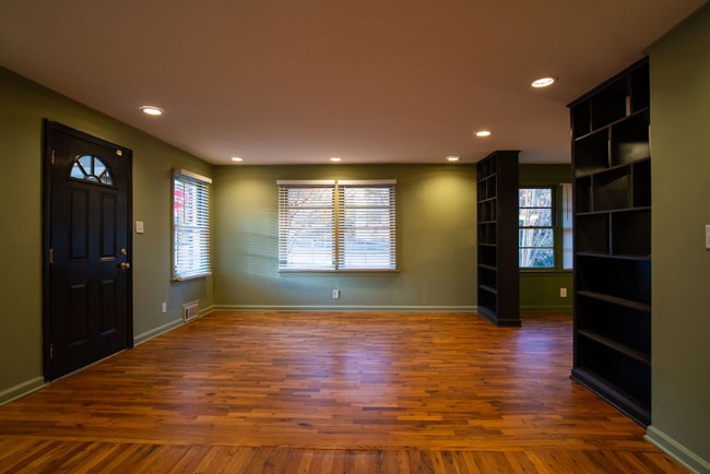 Photo - 2063 Delano Dr NE