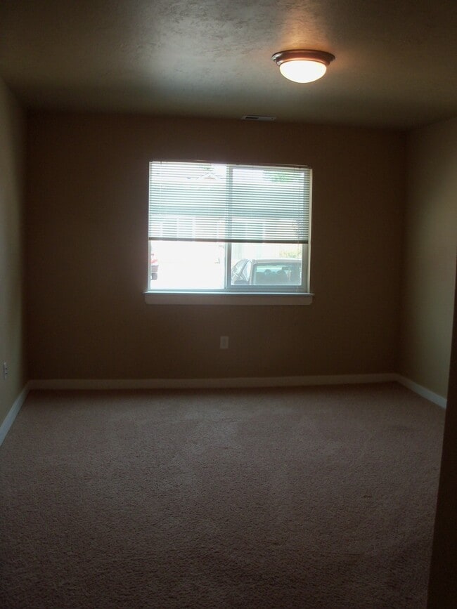 Photo - Fabulous Location! Pool! Single level! 2 bedroom, 2 bathrooms. New flooring. ADA Unit.
