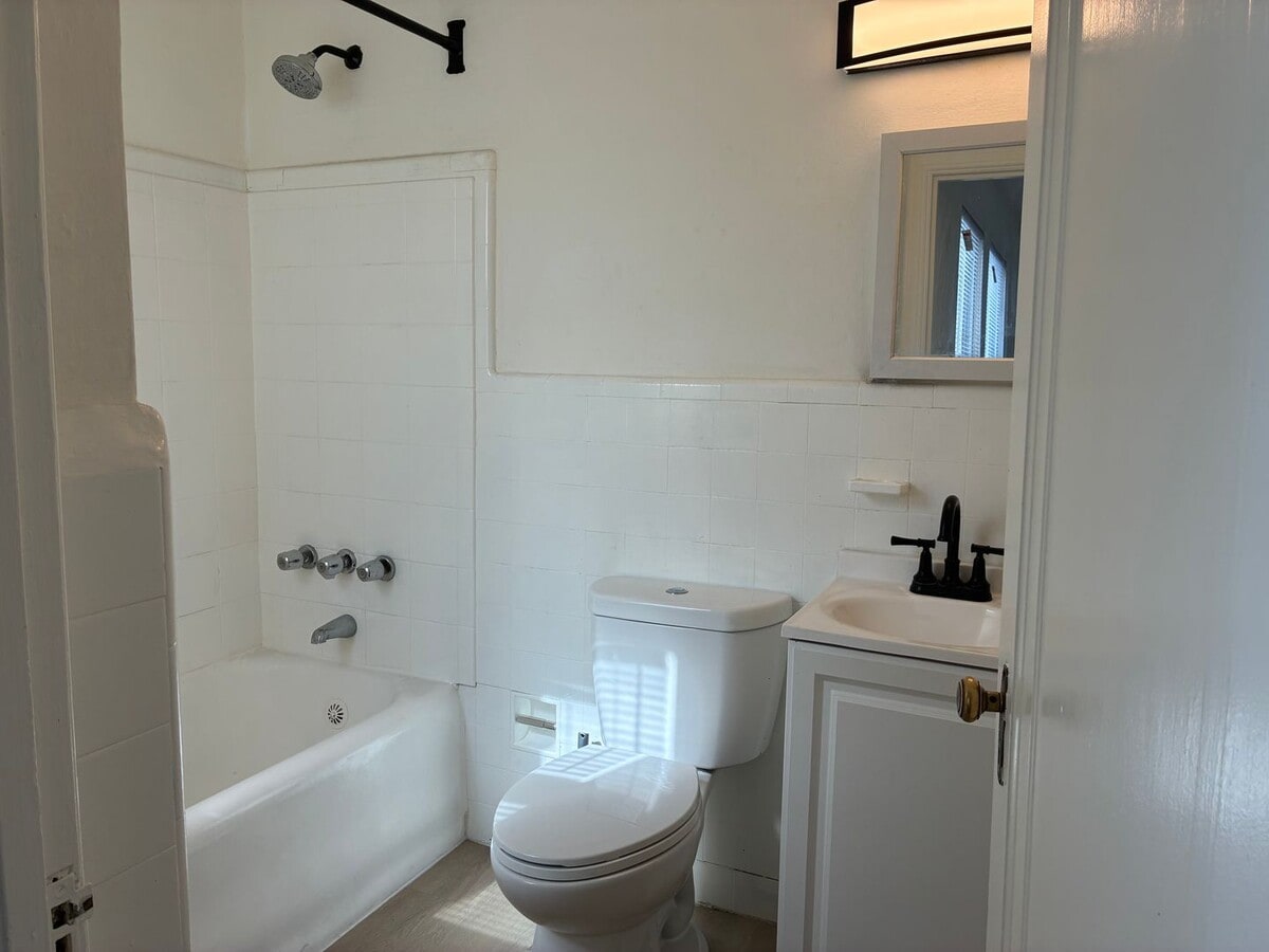 Photo - Marlyn Apts 303: 1 Bed 1 Bath Unit 303