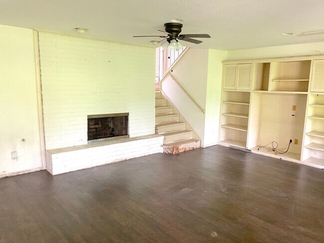 Photo - FOR SALE $389,000 House