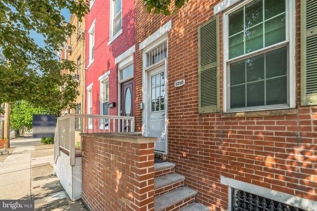Building Photo - 1210 S 11th St Unit 1