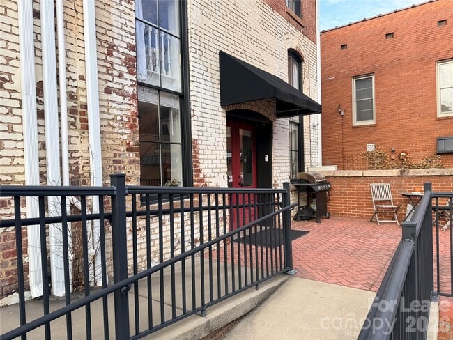 Photo - 113 N Main St Unidad F