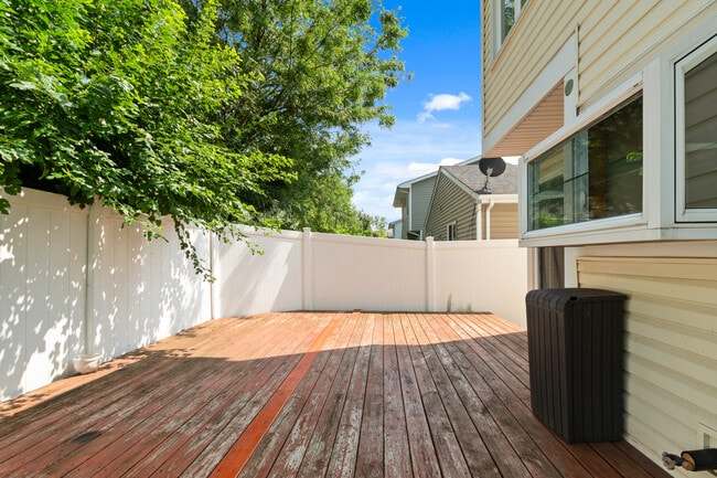 16203 Fox Ct